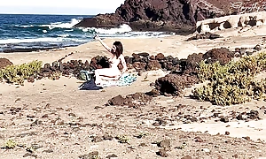 NUDIST BEACH BLOWJOB: I personate my hard cock to a bimbo that asks me be advisable for a blowjob and cum in her mouth.