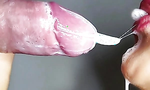 CLOSE UP: Amazing blowjob. I broke the condom to suck all the cum