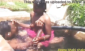 Tamil aunty bathing and fucking surrounding uncle