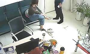 Office surveillance filmed the foreman plus the wife's endanger